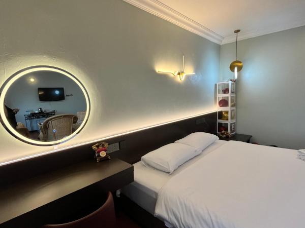 Fair Park Hotel : photo 5 de la chambre suite lit king-size