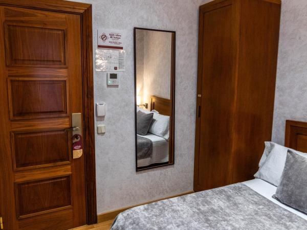 Hotel Granada Centro : photo 2 de la chambre petite chambre double