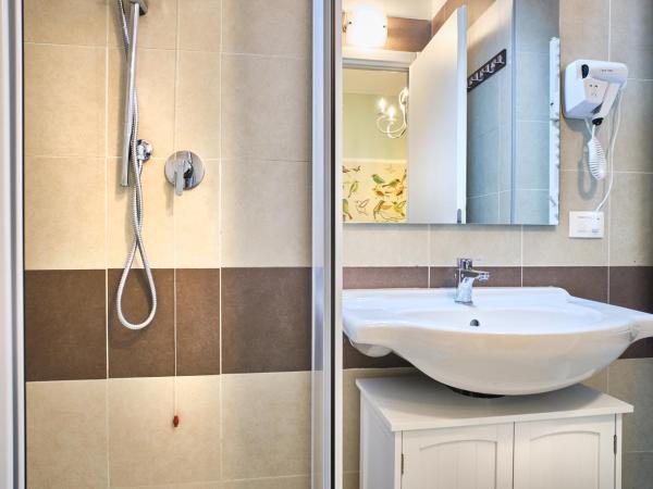 La Voliera : photo 9 de la chambre chambre double avec salle de bains privative