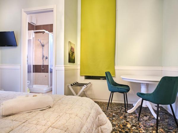 La Voliera : photo 7 de la chambre chambre double avec salle de bains privative