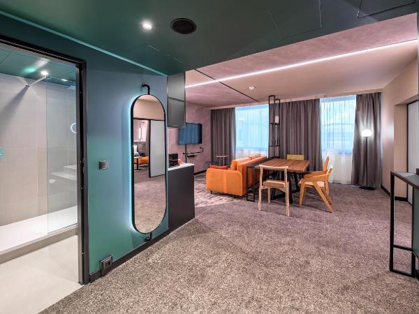 Novotel Kraków Centrum : photo 5 de la chambre suite junior avec lit queen-size et canapé-lit