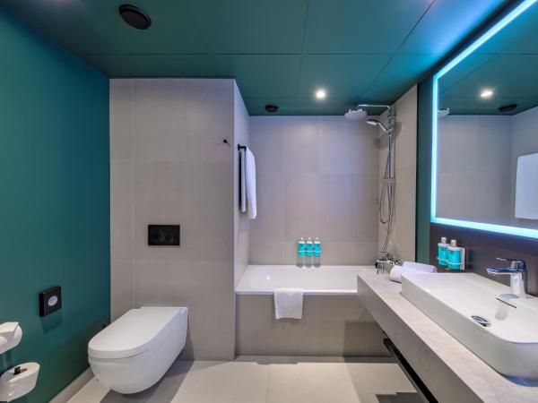 Novotel Kraków Centrum : photo 10 de la chambre suite junior avec lit queen-size et canapé-lit