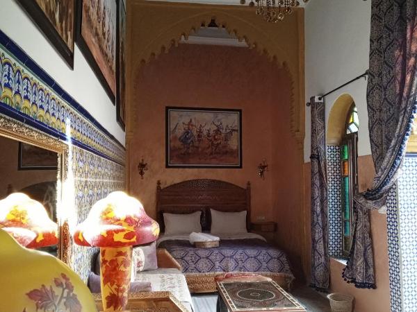 RIAD Dar Ouezzani : photo 8 de la chambre chambre lit king-size supérieure