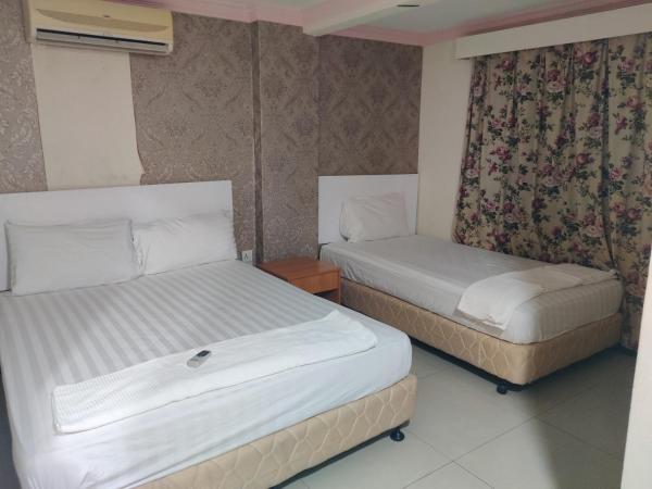 Hotel WKL : photo 1 de la chambre chambre triple standard