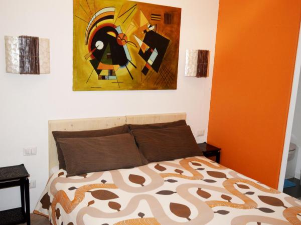 Affittacamere Il Pittoresco : photo 2 de la chambre chambre double ou lits jumeaux avec salle de bains privative