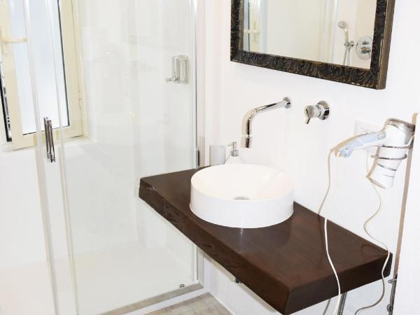 Affittacamere Il Pittoresco : photo 1 de la chambre chambre double ou lits jumeaux avec salle de bains privative