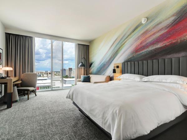 Hilton University of Houston : photo 2 de la chambre chambre lit king-size supérieure avec canapé-lit - vue sur ville