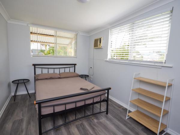 Cairns City Backpackers Hostel : photo 8 de la chambre chambre double avec salle de bains commune