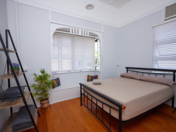 Cairns City Backpackers Hostel : photo 1 de la chambre grande chambre double avec douche privative