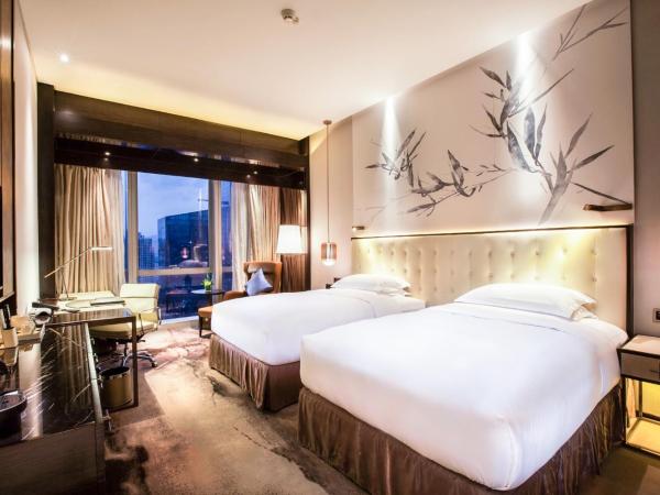Hilton Shenzhen Futian, Metro Station at Hotel Front Door, Close to Futian Convention & Exhibition Center : photo 2 de la chambre chambre lits jumeaux deluxe - vue sur la ville