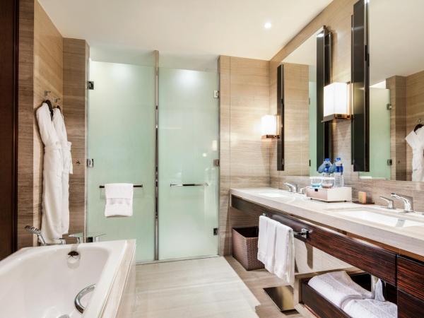 Hilton Shenzhen Futian, Metro Station at Hotel Front Door, Close to Futian Convention & Exhibition Center : photo 5 de la chambre chambre lits jumeaux exécutive - accès au salon