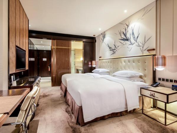 Hilton Shenzhen Futian, Metro Station at Hotel Front Door, Close to Futian Convention & Exhibition Center : photo 5 de la chambre chambre lits jumeaux deluxe - vue sur la ville