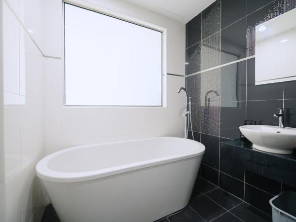The Concept Hotel Melaka City : photo 5 de la chambre chambre double deluxe avec baignoire