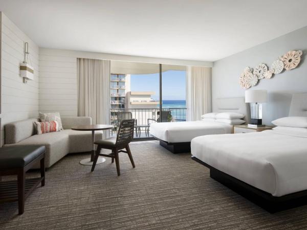 Waikiki Beach Marriott Resort & Spa : photo 2 de la chambre chambre premium avec vue sur océan, 2 lits doubles, tour kealohilani