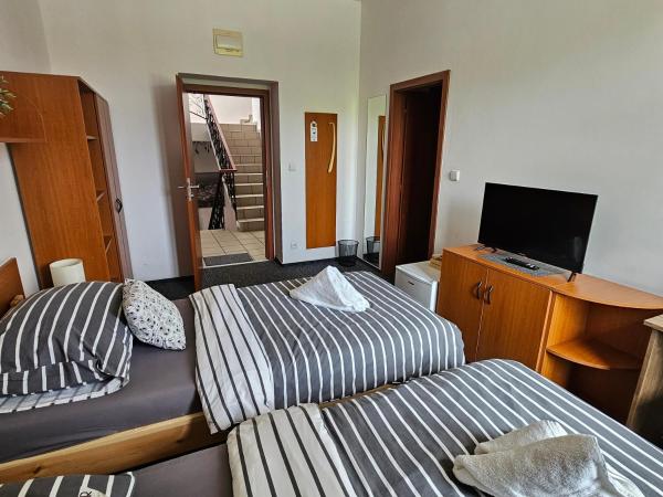 Penzion a Restaurace Simanda : photo 1 de la chambre chambre lits jumeaux