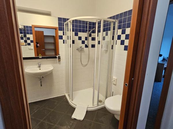 Penzion a Restaurace Simanda : photo 5 de la chambre chambre lits jumeaux avec balcon