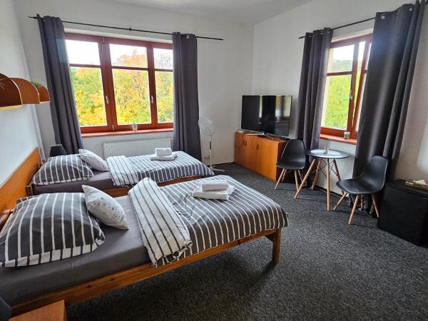 Penzion a Restaurace Simanda : photo 1 de la chambre chambre lits jumeaux avec lit d’appoint - 301