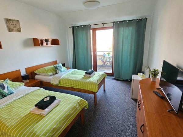 Penzion a Restaurace Simanda : photo 4 de la chambre chambre lits jumeaux avec balcon