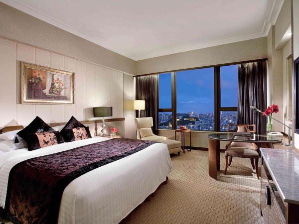 Sofitel Macau At Ponte 16 : photo 1 de la chambre chambre lit king-size supérieure - vue sur ville