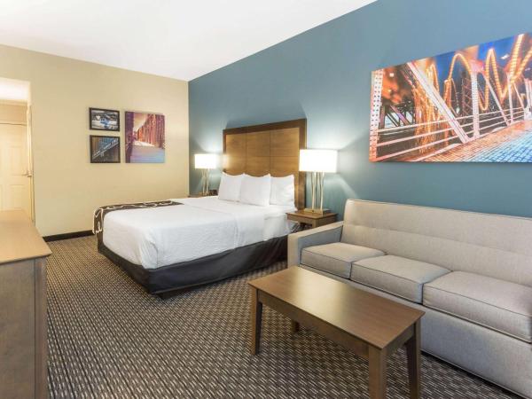 La Quinta by Wyndham Chicago Downtown : photo 3 de la chambre chambre lit king-size deluxe avec canapé-lit