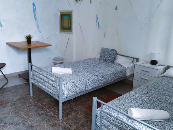 SevillaDream : photo 2 de la chambre chambre quadruple avec salle de bains privative