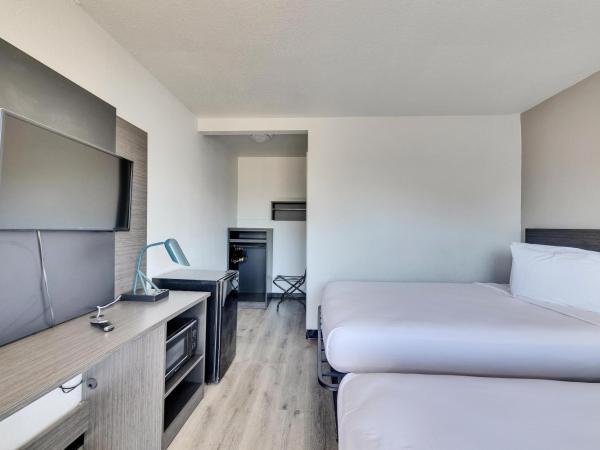 Motel 6-Austin, TX - South - Airport : photo 7 de la chambre chambre quadruple