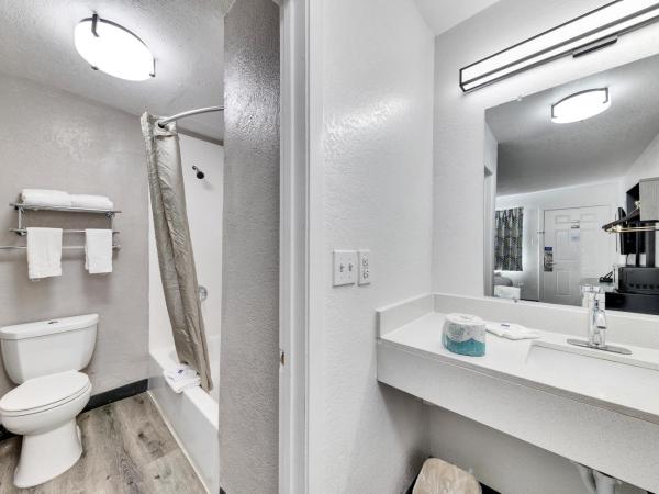 Motel 6-Austin, TX - South - Airport : photo 10 de la chambre chambre quadruple