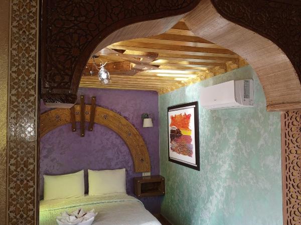 RIAD Dar Ouezzani : photo 9 de la chambre chambre deluxe avec 2 lits queen-size