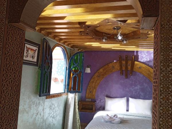 RIAD Dar Ouezzani : photo 10 de la chambre chambre deluxe avec 2 lits queen-size