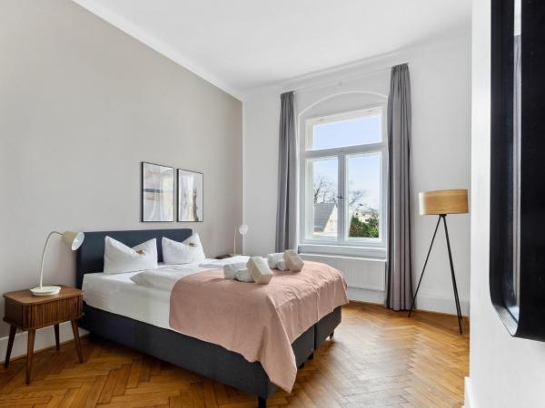 limehome Dresden Antonstraße : photo 1 de la chambre suite 2 chambres avec balcon