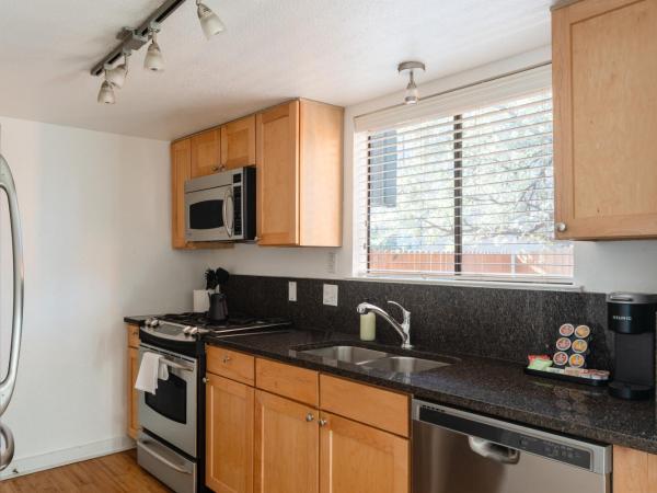 Locale Bouldin Creek - Austin : photo 10 de la chambre two bedroom townhome - two queens