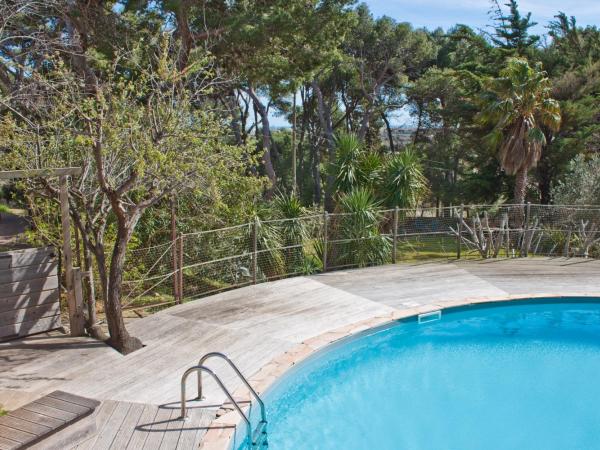 Château le Bouïs : photo 10 de la chambre chambre double ou lits jumeaux de luxe - vue sur parc