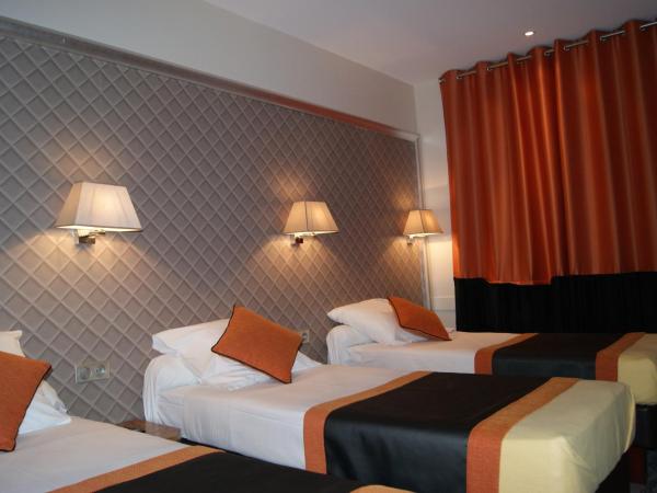 Hotel d'Amiens : photo 4 de la chambre chambre triple