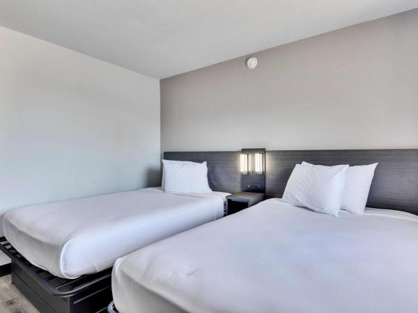Motel 6-Austin, TX - South - Airport : photo 1 de la chambre chambre quadruple