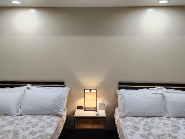 24 Hours Motel : photo 2 de la chambre hébergement double lit queen-size avec canapé-lit