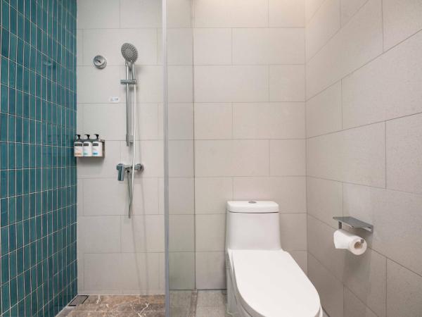 Holiday Inn Express Shanghai Hongqiao NECC, an IHG Hotel : photo 6 de la chambre chambre standard lit queen-size