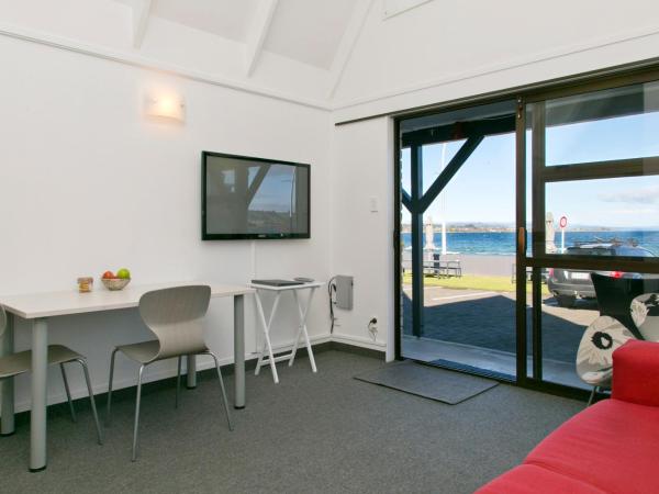 Gables Lakefront Resort : photo 1 de la chambre superior one bedroom suite with lake view & private hot pool