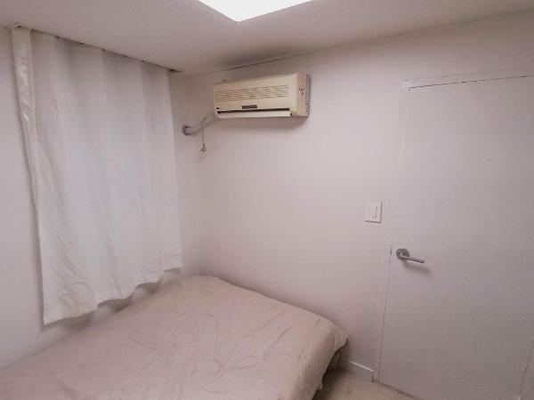 G Yongsan Inn : photo 6 de la chambre chambre double avec salle de bains privative