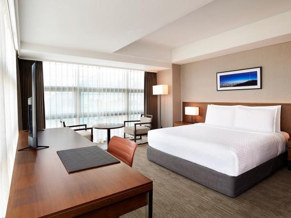 Four Points by Sheraton Josun, Seoul Station : photo 1 de la chambre chambre d'angle lit king-size de luxe - vue sur ville