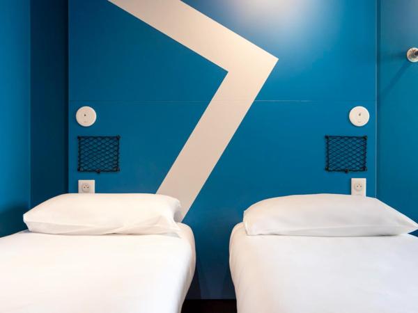 ibis Budget La Rochelle Centre : photo 4 de la chambre chambre standard avec 2 lits simples et balcon