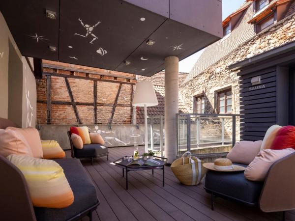 Hotel Le Pavillon 7 : photo 2 de la chambre chambre double avec terrasse et sauna privé