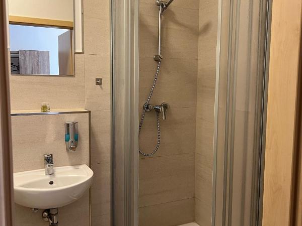 Avento Hotel Hannover : photo 2 de la chambre chambre quadruple Économique