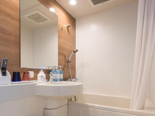 Hotel Hakata Nakasu Inn : photo 1 de la chambre chambre double avec petit lit double - non-fumeurs