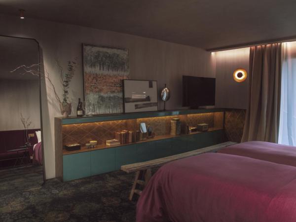 Unique Boutique Hotel Antibes Juan-les-Pins : photo 1 de la chambre chambre double ou lits jumeaux avec balcon