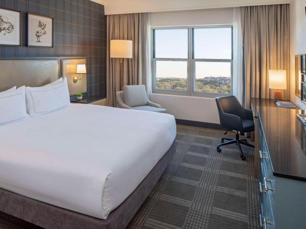Hilton San Antonio Hill Country : photo 1 de la chambre chambre lit king-size