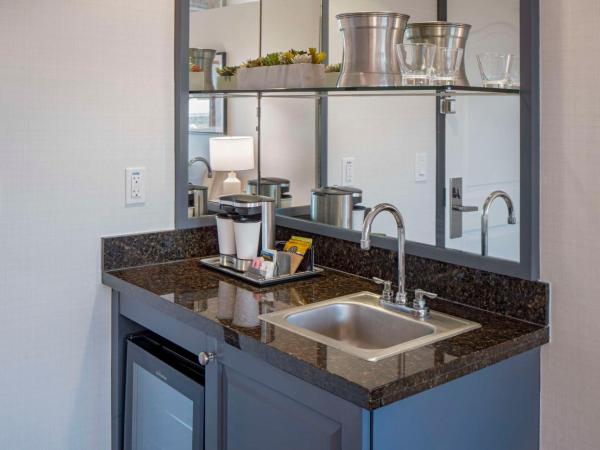 Hilton San Antonio Hill Country : photo 6 de la chambre suite 1 chambre lit king-size