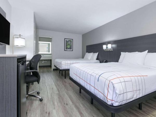 La Quinta Inn by Wyndham Dallas Uptown : photo 5 de la chambre chambre double avec 2 lits doubles - non-fumeurs