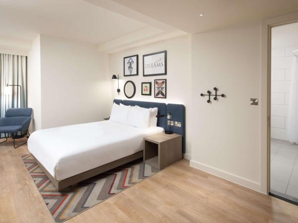 Hampton By Hilton London City : photo 3 de la chambre chambre lit queen-size - pour personnes à mobilité réduite