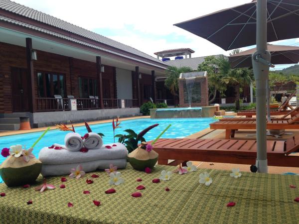 Khum Laanta Resort - SHA Extra Plus : photo 1 de la chambre chambre double deluxe - vue sur piscine