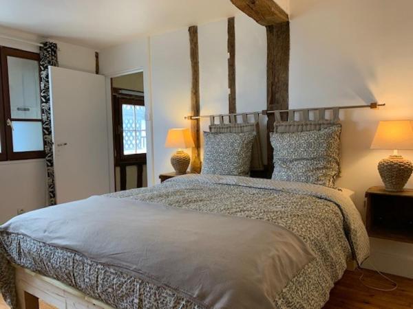 Le tertre Chartrain - Maison de ville en plein centre de Chartres : photo 8 de la chambre maison de vacances